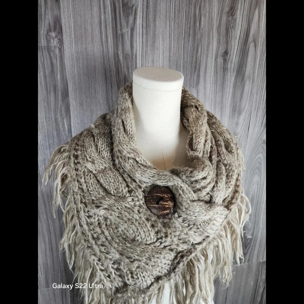 Boho Chunky Cable Knit Cowl Scarf Oatmeal Beige Fringe Wooden Button Accent